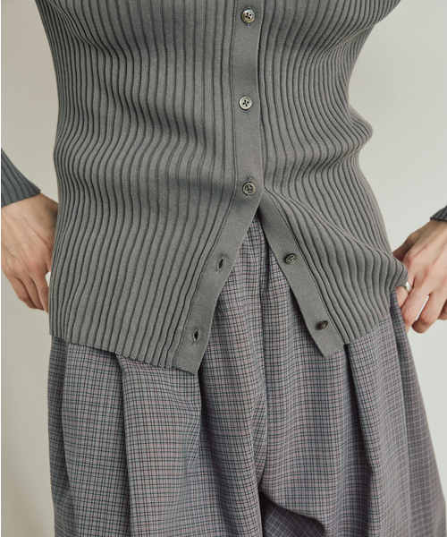 VERMEIL par iena（ヴェルメイユパーイエナ）の「《追加》イタリア糸 RIB Vネックカーディガン（カーディガン/ボレロ・レディース・ピンク/アイボリー/ネイビー・FREE）」の6枚目の写真