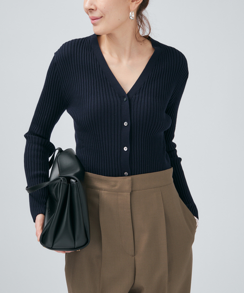 VERMEIL par iena（ヴェルメイユパーイエナ）の「《追加》イタリア糸 RIB Vネックカーディガン（カーディガン/ボレロ・レディース・ピンク/アイボリー/ネイビー・FREE）」の14枚目の写真