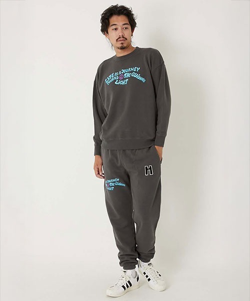 HOLLYWOOD RANCH MARKET(ハリウッドランチマーケット)の「LIFE IS JOURNEY メランジ エンブロイダリープルオーバー(スウェット・メンズ・ブラック/グレー・S/M/L/XL)」の9枚目の写真