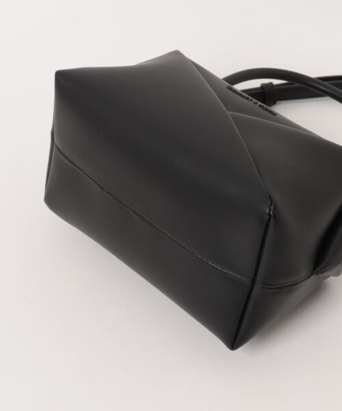 CHARLES & KEITH(チャールズ & キース)の「Midoriミドリジオメトリックボウリングバッグ(トートバッグ・レディース・チョコ/ダークブラック・S)」の10枚目の写真