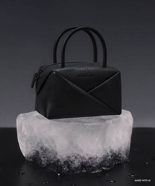 CHARLES & KEITH(チャールズ & キース)の「Midoriミドリジオメトリックボウリングバッグ(トートバッグ・レディース・チョコ/ダークブラック・S)」の16枚目の写真