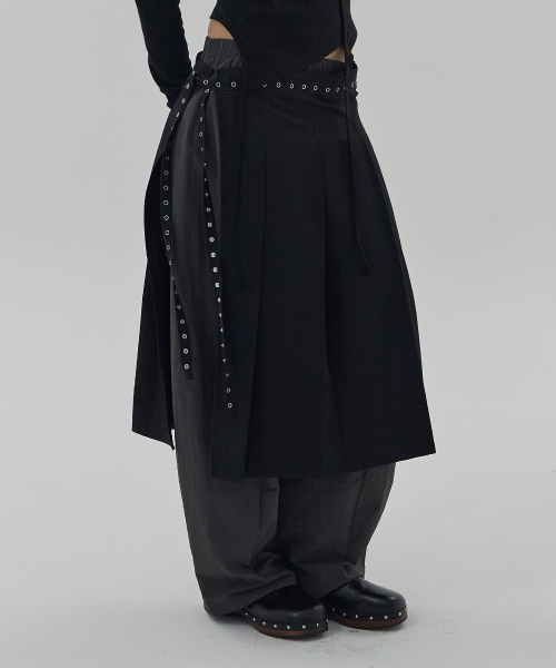 DEARSTALKER(ディアストーカー)の「STUD PLEATS LAYERED WRAP SKIRT - BLACK(スカート・レディース・その他・FREE)」の1枚目の写真