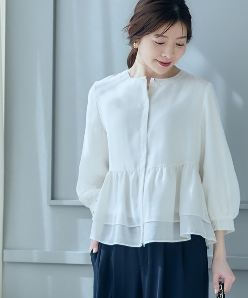 12Twelve Agenda(トゥエルブ アジェンダ)の「レイヤードフリルシャツ(シャツ/ブラウス・レディース・サックスブルー/オフホワイト/ネイビー・M)」の2枚目の写真