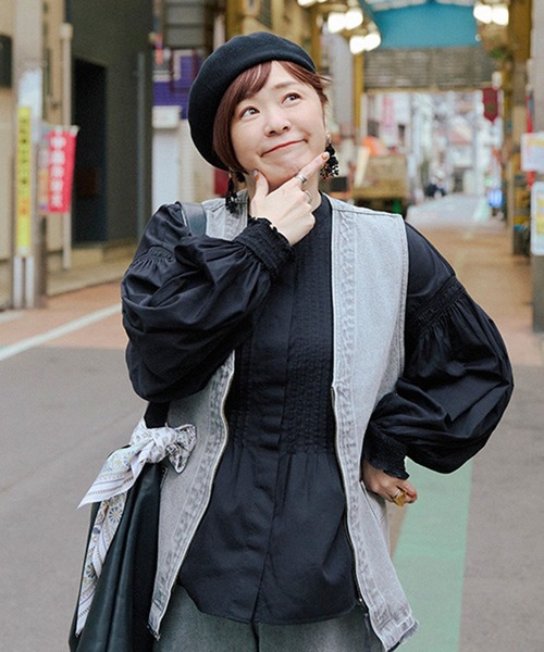 studio CLIP（スタディオクリップ）の「【さかもってぃ企画】食後でもすっきり見えちゃうブラウス（シャツ/ブラウス・レディース・ピンク/インディゴブルー/ブラック・FREE）」の4枚目の写真