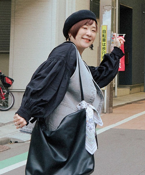 studio CLIP（スタディオクリップ）の「【さかもってぃ企画】食後でもすっきり見えちゃうブラウス（シャツ/ブラウス・レディース・ピンク/インディゴブルー/ブラック・FREE）」の5枚目の写真