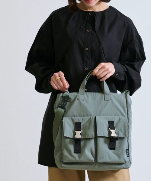LIZDAYS(リズデイズ)の「Kacchirin Helmet bag STYLE 2WAY TOTE BAG(トートバッグ・レディース・ブラック/ベージュ/ダークグレー/ブルーグレー/サーモンピンク/カーキ系・FREE)」の5枚目の写真
