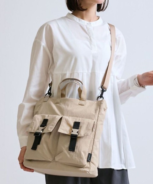 LIZDAYS(リズデイズ)の「Kacchirin Helmet bag STYLE 2WAY TOTE BAG(トートバッグ・レディース・ブラック/ベージュ/ダークグレー/ブルーグレー/サーモンピンク/カーキ系・FREE)」の1枚目の写真
