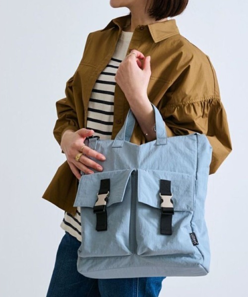 LIZDAYS(リズデイズ)の「Kacchirin Helmet bag STYLE 2WAY TOTE BAG(トートバッグ・レディース・ブラック/ベージュ/ダークグレー/ブルーグレー/サーモンピンク/カーキ系・FREE)」の4枚目の写真