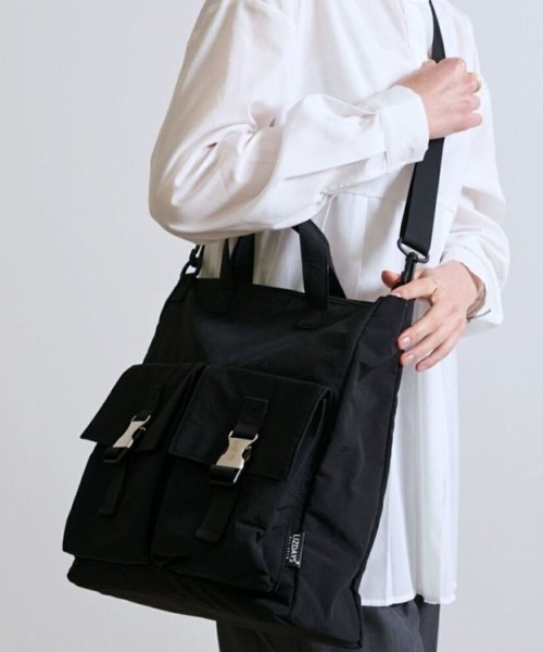 LIZDAYS(リズデイズ)の「Kacchirin Helmet bag STYLE 2WAY TOTE BAG(トートバッグ・レディース・ブラック/ベージュ/ダークグレー/ブルーグレー/サーモンピンク/カーキ系・FREE)」の2枚目の写真