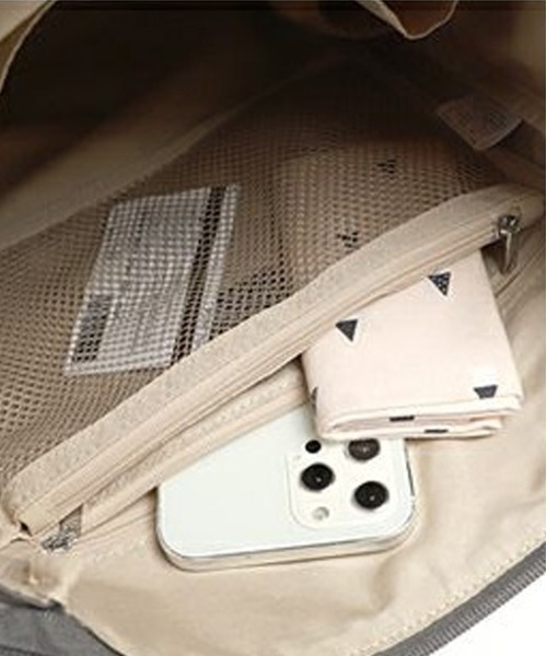 LIZDAYS(リズデイズ)の「Kacchirin Helmet bag STYLE 2WAY TOTE BAG(トートバッグ・レディース・ブラック/ベージュ/ダークグレー/ブルーグレー/サーモンピンク/カーキ系・FREE)」の9枚目の写真