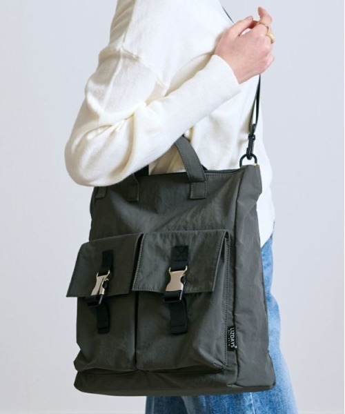 LIZDAYS(リズデイズ)の「Kacchirin Helmet bag STYLE 2WAY TOTE BAG(トートバッグ・レディース・ブラック/ベージュ/ダークグレー/ブルーグレー/サーモンピンク/カーキ系・FREE)」の19枚目の写真