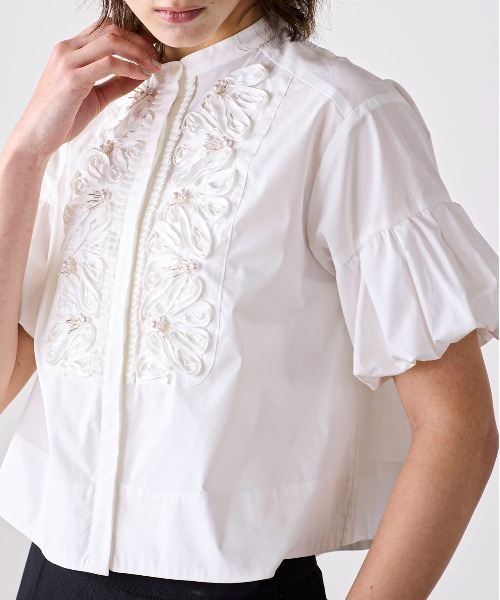 Marilyn Moon(マリリンムーン)の「balloon sleeve code embroidery pearl blouse(シャツ/ブラウス・レディース・ホワイト/ネイビー/ライトベージュ・FREE)」の6枚目の写真