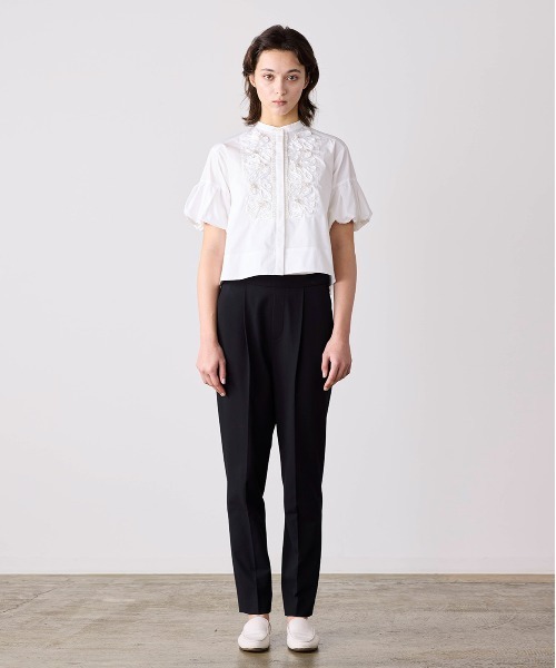 Marilyn Moon(マリリンムーン)の「balloon sleeve code embroidery pearl blouse(シャツ/ブラウス・レディース・ホワイト/ネイビー/ライトベージュ・FREE)」の8枚目の写真