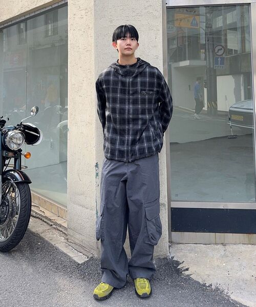 WMC(ダブリューエムシー)の「チェックフードシャケット_GREY(パーカー・メンズ・グレー・M/L)」の2枚目の写真