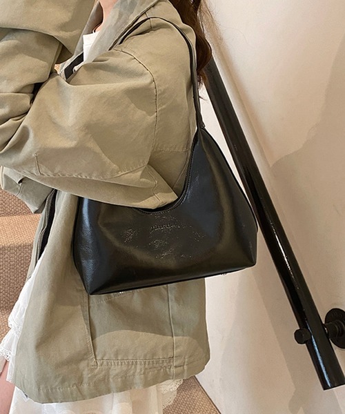 shyam inspiration（シャムインスピレーション）の「ハーフムーンコンパクトショルダーバッグ（ショルダーバッグ・レディース・ブラウン/レッド/ブラック/ホワイト・F）」の7枚目の写真
