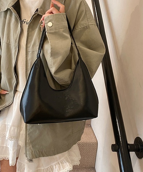 shyam inspiration（シャムインスピレーション）の「ハーフムーンコンパクトショルダーバッグ（ショルダーバッグ・レディース・ブラウン/レッド/ブラック/ホワイト・F）」の8枚目の写真