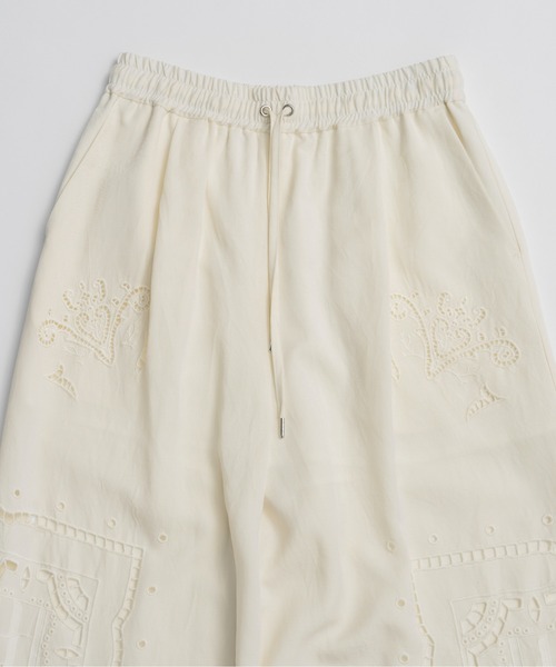 PRANK PROJECT(プランクプロジェクト)の「エンブロイダリーパンツ / Embroidered Pants(その他パンツ・レディース・ホワイト/ブラック・36/38)」の13枚目の写真