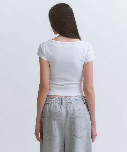 MUSINSA STANDARD WOMAN（ムシンサスタンダードウーマン）の「ウィメンズスリムボートネックキャップスリーブTシャツ[ホワイト]（Tシャツ/カットソー・レディース・その他・SMALL/MEDIUM/LARGE/X-SMALL）」の3枚目の写真