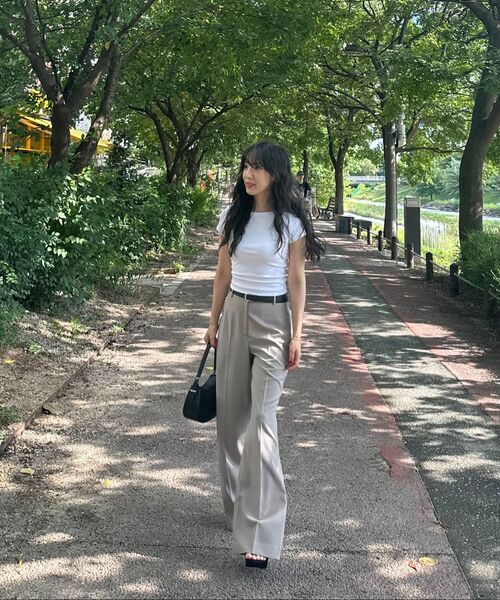MUSINSA STANDARD WOMAN（ムシンサスタンダードウーマン）の「ウィメンズスリムボートネックキャップスリーブTシャツ[ホワイト]（Tシャツ/カットソー・レディース・その他・SMALL/MEDIUM/LARGE/X-SMALL）」の6枚目の写真