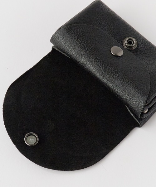 ROOPTOKYO(ループトウキョウ)の「OKUOKU 0909/オクオク アンティーク調コンチョ付き 本革 ミニウォレット 2026年春夏(財布・メンズ・グリーン/ブラウン系その他/ネイビー/ブラウン/ブラック/ダークブラウン・ONE SIZE)」の10枚目の写真