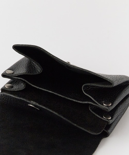 ROOPTOKYO(ループトウキョウ)の「OKUOKU 0909/オクオク アンティーク調コンチョ付き 本革 ミニウォレット 2026年春夏(財布・メンズ・グリーン/ブラウン系その他/ネイビー/ブラウン/ブラック/ダークブラウン・ONE SIZE)」の13枚目の写真