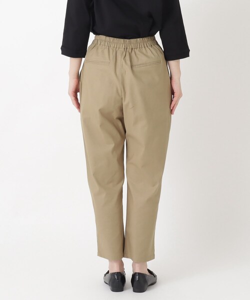 one'sterrace(ワンズテラス)の「タックテーパードパンツ(その他パンツ・レディース・ブラック系8/ベージュ系8・02)」の5枚目の写真