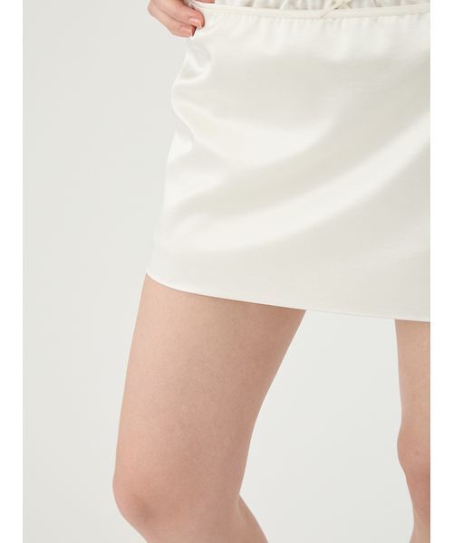 LILY BROWN(リリーブラウン)の「サテンミニスカショートパンツ(その他パンツ・レディース・チャコールグレー/アイボリー/ライトブルー・0/1)」の10枚目の写真