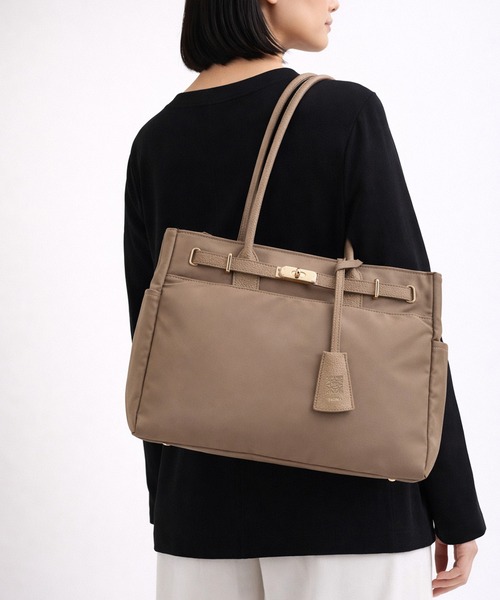 PADMA（パドマ）の「【PADMA】ナイロンロングハンドルトート（ビジネスバッグ・レディース・ベージュ系その他/ブラック×ゴールド/グレー/ブラック×シルバー・FREE）」の4枚目の写真