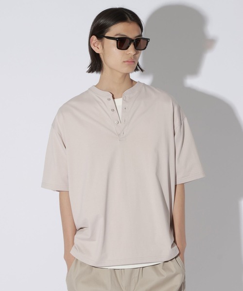 LAKOLE(ラコレ)の「<接触冷感>メタルボタンヘンリーTシャツ / 667766(Tシャツ/カットソー・メンズ・グリーン/ホワイト/ブラック/レッド/ライトグレー・LARGE/MEDIUM)」の3枚目の写真