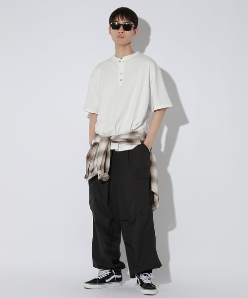LAKOLE(ラコレ)の「<接触冷感>メタルボタンヘンリーTシャツ / 667766(Tシャツ/カットソー・メンズ・グリーン/ホワイト/ブラック/レッド/ライトグレー・LARGE/MEDIUM)」の7枚目の写真