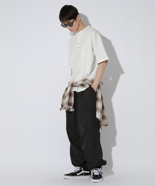 LAKOLE(ラコレ)の「<接触冷感>メタルボタンヘンリーTシャツ / 667766(Tシャツ/カットソー・メンズ・グリーン/ホワイト/ブラック/レッド/ライトグレー・LARGE/MEDIUM)」の8枚目の写真