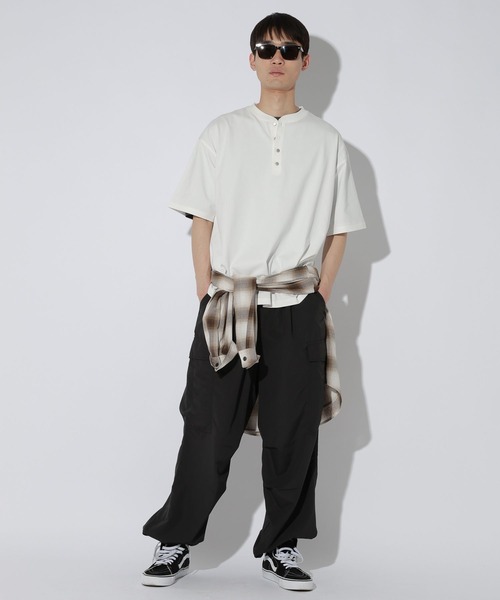 LAKOLE(ラコレ)の「<接触冷感>メタルボタンヘンリーTシャツ / 667766(Tシャツ/カットソー・メンズ・グリーン/ホワイト/ブラック/レッド/ライトグレー・LARGE/MEDIUM)」の9枚目の写真