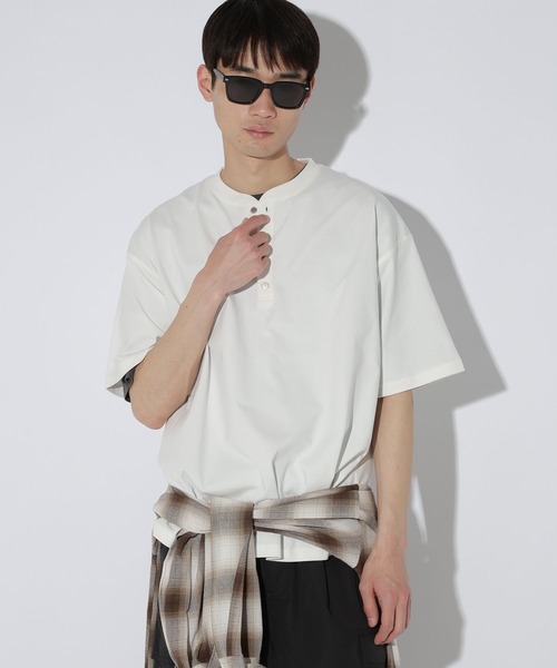 LAKOLE(ラコレ)の「<接触冷感>メタルボタンヘンリーTシャツ / 667766(Tシャツ/カットソー・メンズ・グリーン/ホワイト/ブラック/レッド/ライトグレー・LARGE/MEDIUM)」の10枚目の写真