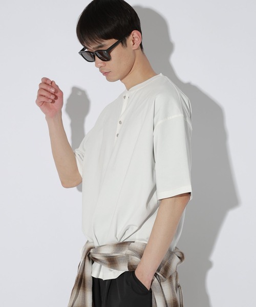 LAKOLE(ラコレ)の「<接触冷感>メタルボタンヘンリーTシャツ / 667766(Tシャツ/カットソー・メンズ・グリーン/ホワイト/ブラック/レッド/ライトグレー・LARGE/MEDIUM)」の11枚目の写真