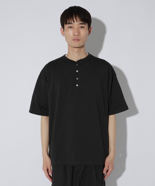 LAKOLE(ラコレ)の「<接触冷感>メタルボタンヘンリーTシャツ / 667766(Tシャツ/カットソー・メンズ・グリーン/ホワイト/ブラック/レッド/ライトグレー・LARGE/MEDIUM)」の21枚目の写真