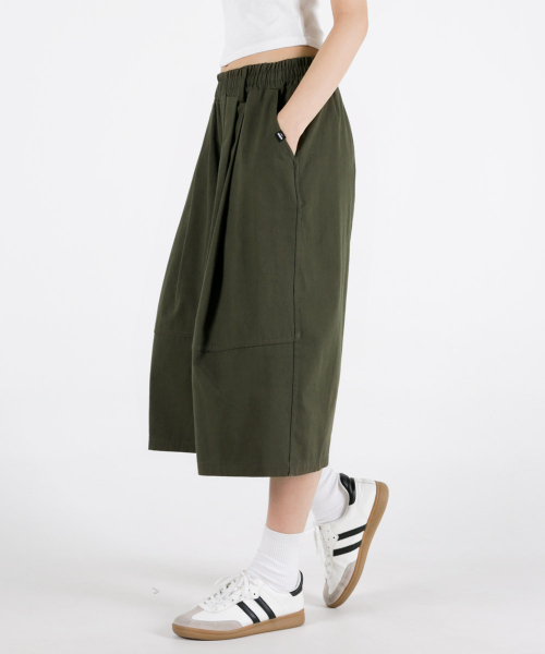 UMM(ウム)の「レディース 切り替えライン コットン7部 バミューダバンディングパンツ 3COLOR(その他パンツ・レディース・ベージュ/ホワイト/カーキ・F)」の12枚目の写真