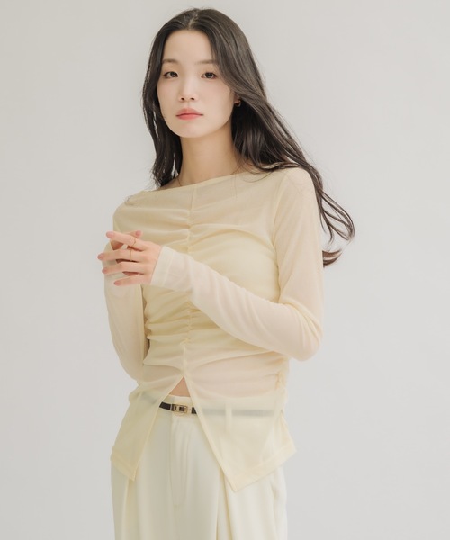 NEUNA(ヌナ)の「【着るだけで細見えが叶う!】シャーリングシアートップス(Tシャツ/カットソー・レディース・アイボリー/ブラック/ブラウン・FREE)」の17枚目の写真