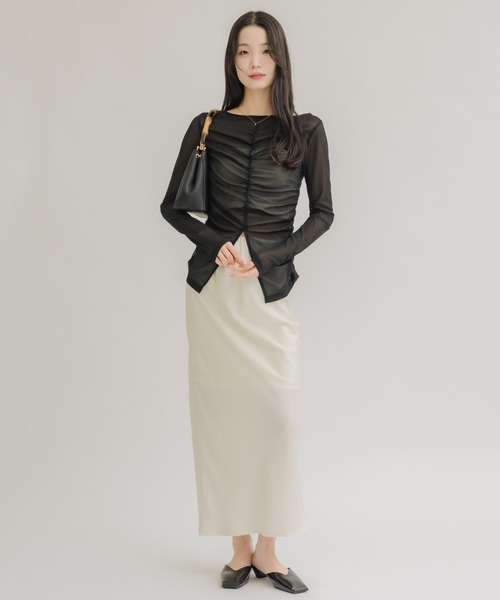 NEUNA(ヌナ)の「【着るだけで細見えが叶う!】シャーリングシアートップス(Tシャツ/カットソー・レディース・アイボリー/ブラック/ブラウン・FREE)」の7枚目の写真