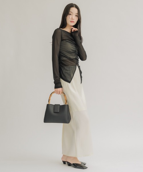 NEUNA(ヌナ)の「【着るだけで細見えが叶う!】シャーリングシアートップス(Tシャツ/カットソー・レディース・アイボリー/ブラック/ブラウン・FREE)」の8枚目の写真