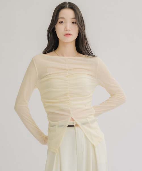 NEUNA(ヌナ)の「【着るだけで細見えが叶う!】シャーリングシアートップス(Tシャツ/カットソー・レディース・アイボリー/ブラック/ブラウン・FREE)」の16枚目の写真