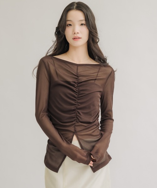 NEUNA(ヌナ)の「【着るだけで細見えが叶う!】シャーリングシアートップス(Tシャツ/カットソー・レディース・アイボリー/ブラック/ブラウン・FREE)」の22枚目の写真
