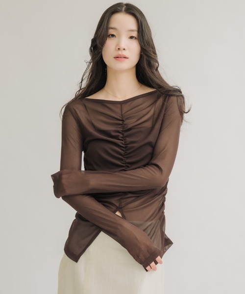 NEUNA(ヌナ)の「【着るだけで細見えが叶う!】シャーリングシアートップス(Tシャツ/カットソー・レディース・アイボリー/ブラック/ブラウン・FREE)」の13枚目の写真