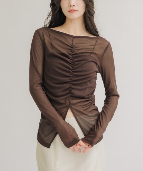 NEUNA(ヌナ)の「【着るだけで細見えが叶う!】シャーリングシアートップス(Tシャツ/カットソー・レディース・アイボリー/ブラック/ブラウン・FREE)」の11枚目の写真