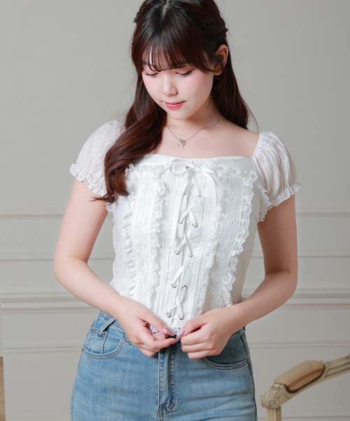 Anely(アネリー)の「Anely スクエアネック レースアップ パフスリーブ ブラウス(Tシャツ/カットソー・レディース・ホワイト/アイボリー/ピンク・FREE)」の13枚目の写真
