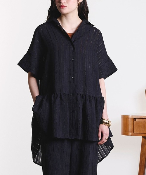 ROSE BUD(ローズバッド)の「(GENE HEAVENS)TIERED HEM S/S SHIRT(シャツ/ブラウス・レディース・ブラック/カーキ・ONE SIZE)」の1枚目の写真