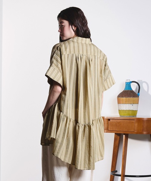 ROSE BUD(ローズバッド)の「(GENE HEAVENS)TIERED HEM S/S SHIRT(シャツ/ブラウス・レディース・ブラック/カーキ・ONE SIZE)」の9枚目の写真