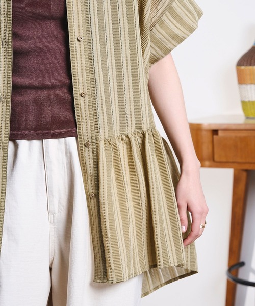 ROSE BUD(ローズバッド)の「(GENE HEAVENS)TIERED HEM S/S SHIRT(シャツ/ブラウス・レディース・ブラック/カーキ・ONE SIZE)」の14枚目の写真