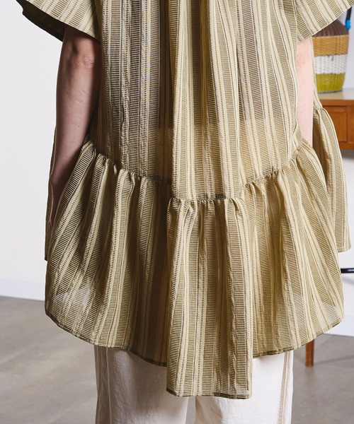 ROSE BUD(ローズバッド)の「(GENE HEAVENS)TIERED HEM S/S SHIRT(シャツ/ブラウス・レディース・ブラック/カーキ・ONE SIZE)」の16枚目の写真