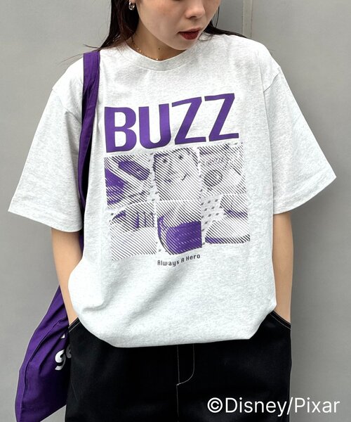 Disney(ディズニー)の「【TOY STORY/トイ・ストーリー】ピックアップ6コマTEE(Tシャツ/カットソー・レディース・ホワイト/ブラック/ブラック系その他/オフホワイト/チャコールグレー/グレー・LARGE/X-LARGE/MEDIUM)」の6枚目の写真