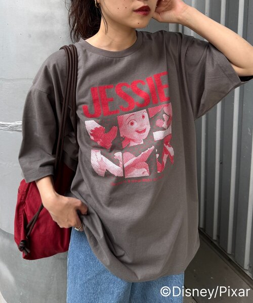 Disney(ディズニー)の「【TOY STORY/トイ・ストーリー】ピックアップ6コマTEE(Tシャツ/カットソー・レディース・ホワイト/ブラック/ブラック系その他/オフホワイト/チャコールグレー/グレー・LARGE/X-LARGE/MEDIUM)」の5枚目の写真